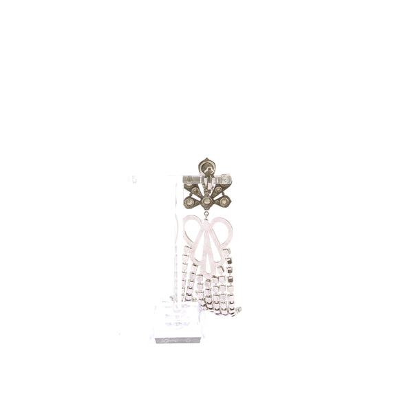 Mono boucle d'oreille argentée