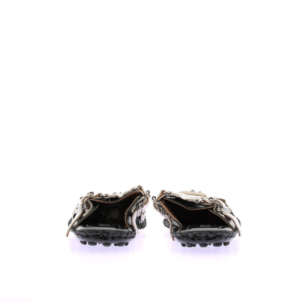 Mules "Medusa Strap" noires et blanches