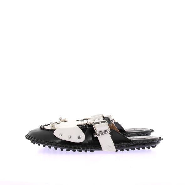 Mules "Medusa Strap" noires et blanches