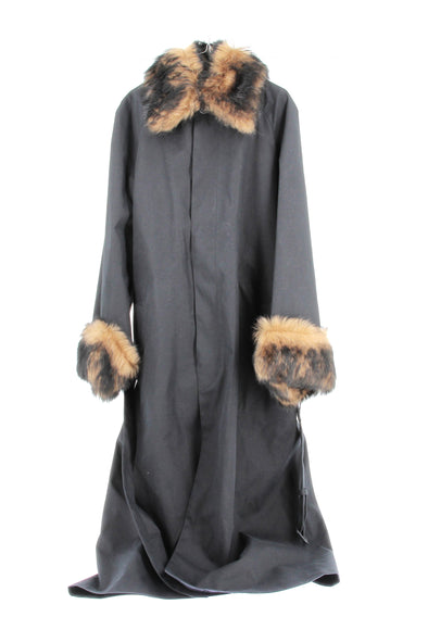 Manteau noir avec fourrure