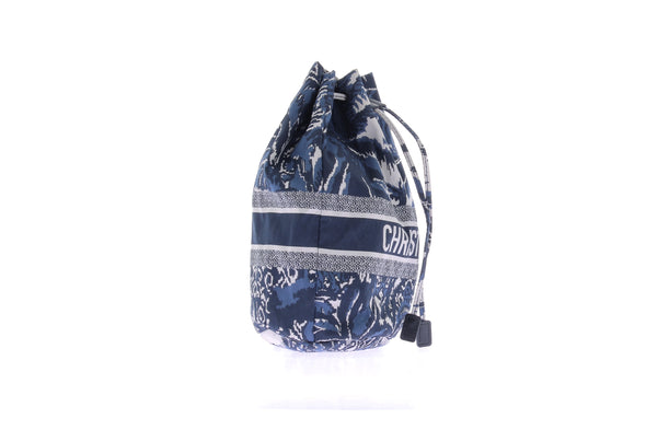 Pochette bleue en toile