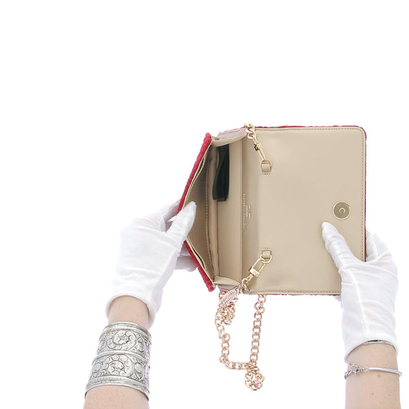 Pochette en velours rouge