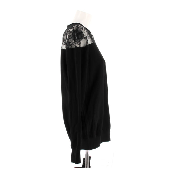 Pull noir à dentelle