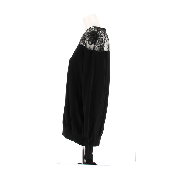 Pull noir à dentelle