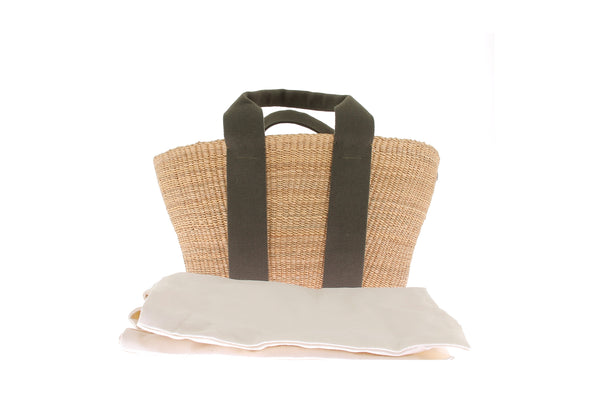 Panier en raphia avec anses kakies