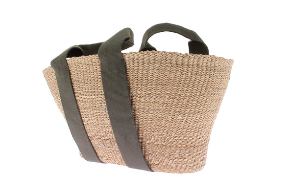 Panier en raphia avec anses kakies
