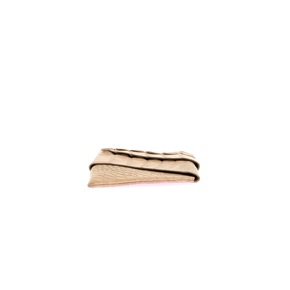 Pochette à imprimé crocodile