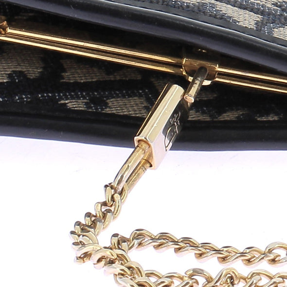 Pochette bleue "30 Montaigne"