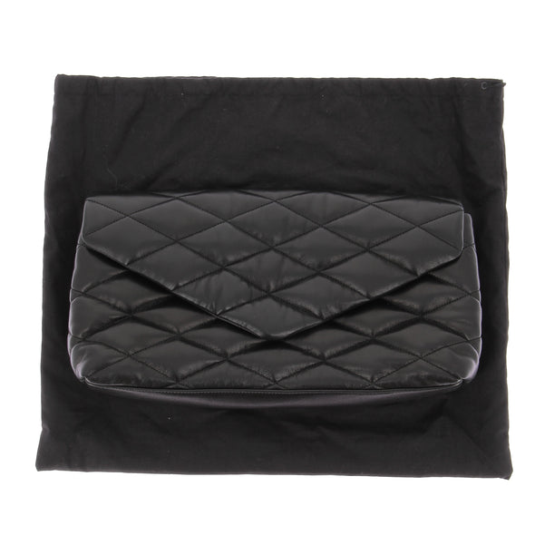 Pochette Sade en cuir matelassé noir