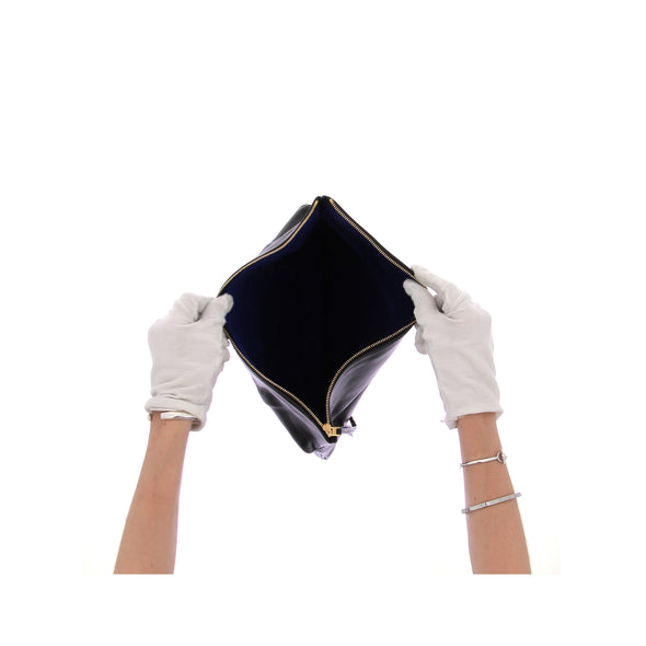 Pochette en cuir noir et cercle indigo