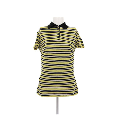 Polo à rayures jaunes et noires