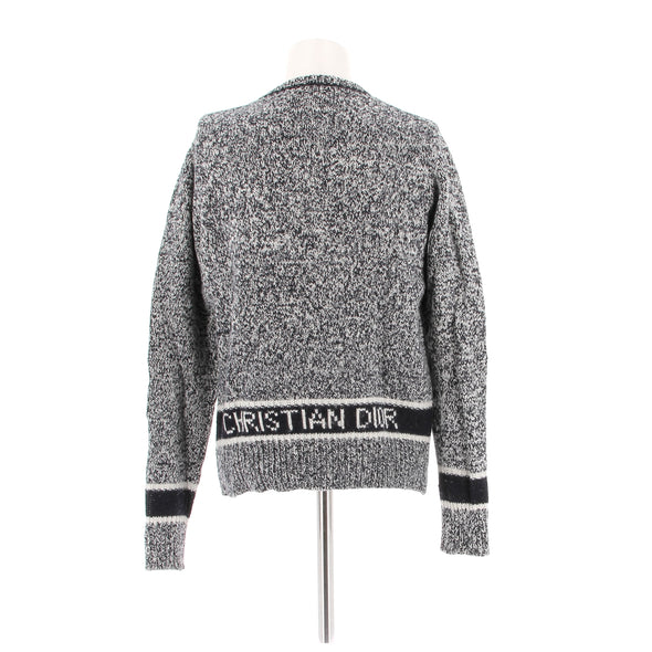 Pull en maille marine et blanche