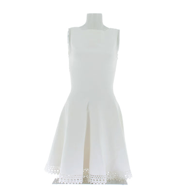 Robe blanche ajourée