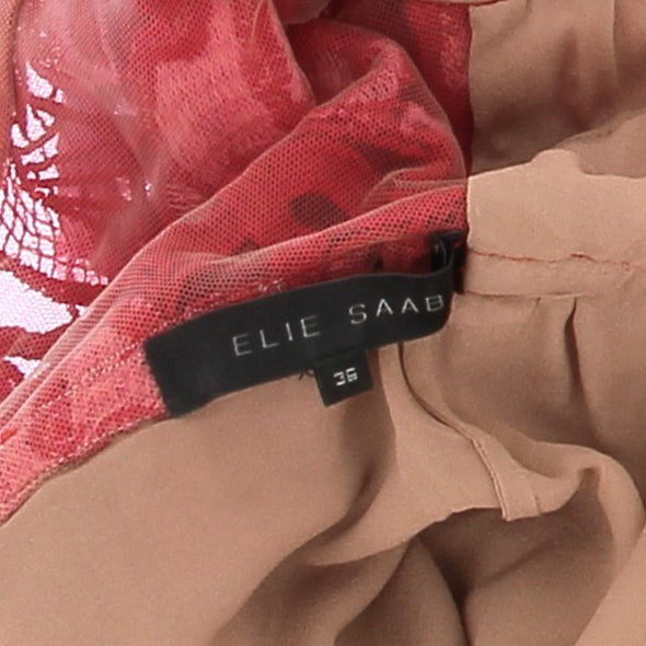 Robe rouge brodée