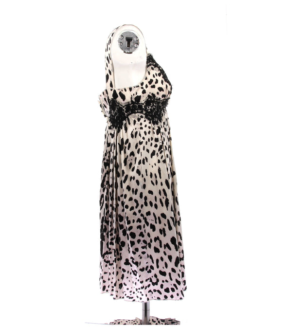 Robe en soie écrue et noire à motif animalier