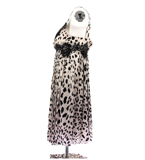 Robe en soie écrue et noire à motif animalier