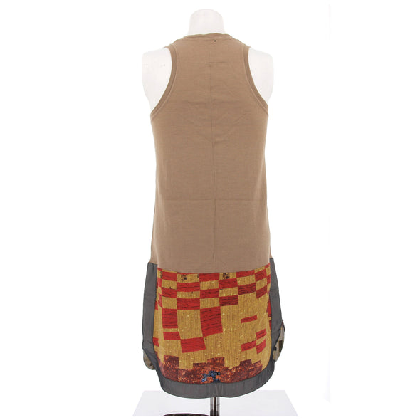 Robe en maille beige et motifs colorés