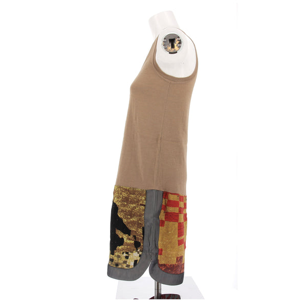 Robe en maille beige et motifs colorés