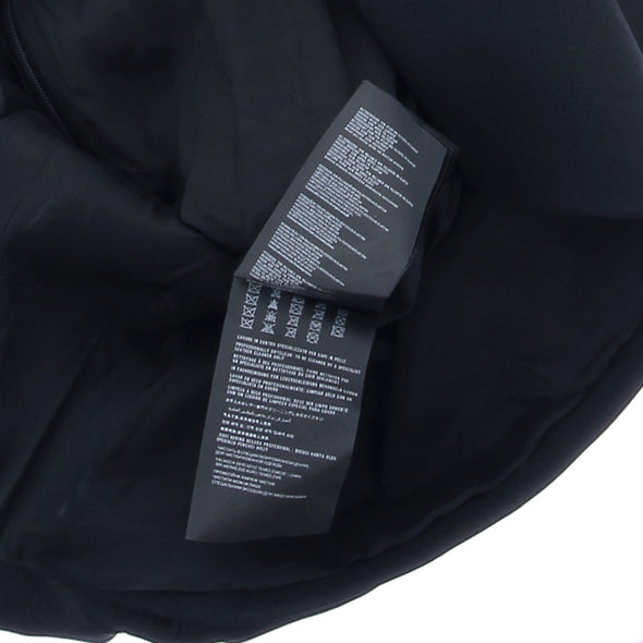 Robe noire à poches zippées