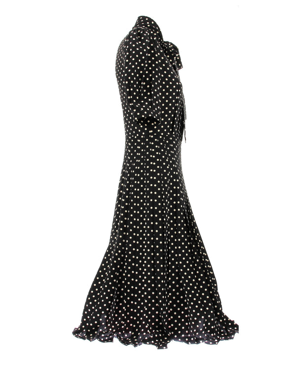 Robe noire à pois