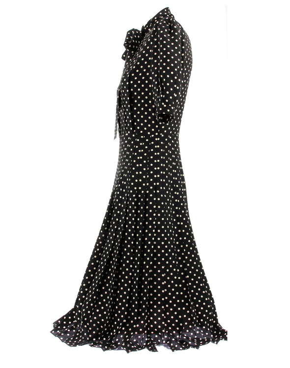 Robe noire à pois