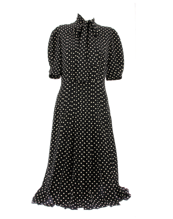 Robe noire à pois