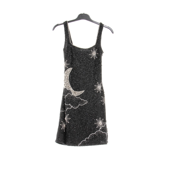 Robe noire à perles