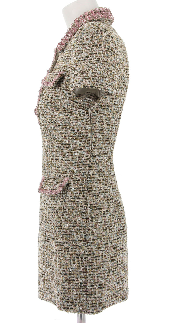 Robe tailleur rose en tweed à strass