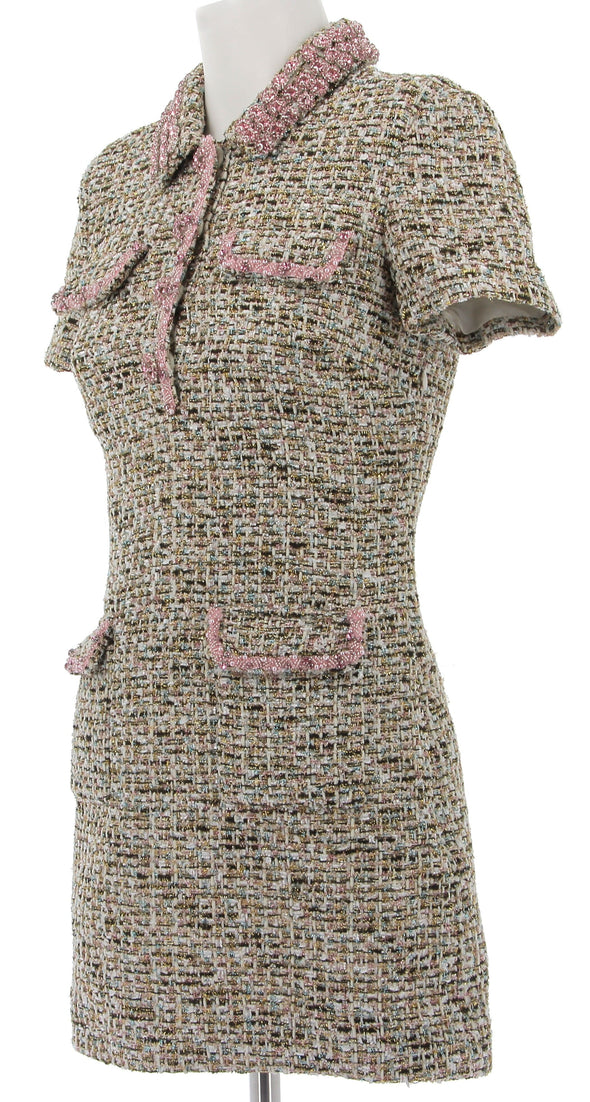 Robe tailleur rose en tweed à strass