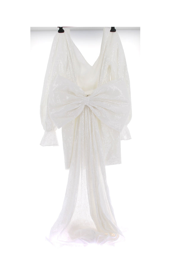 Robe blanche à sequins