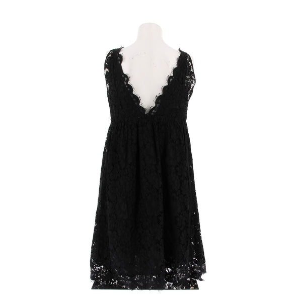 Robe noire en dentelle