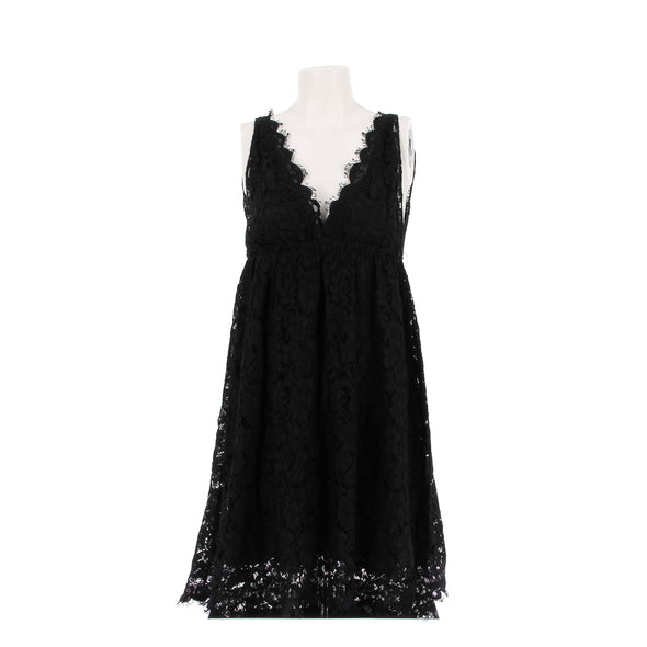 Robe noire en dentelle