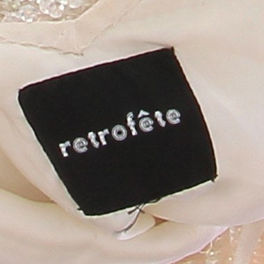 Robe blanche à sequins argentés