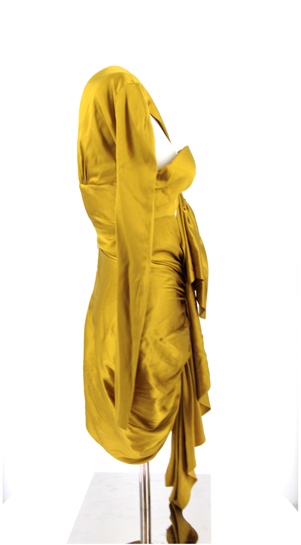 Robe jaune à découpes en soie