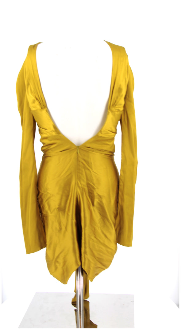 Robe jaune à découpes en soie