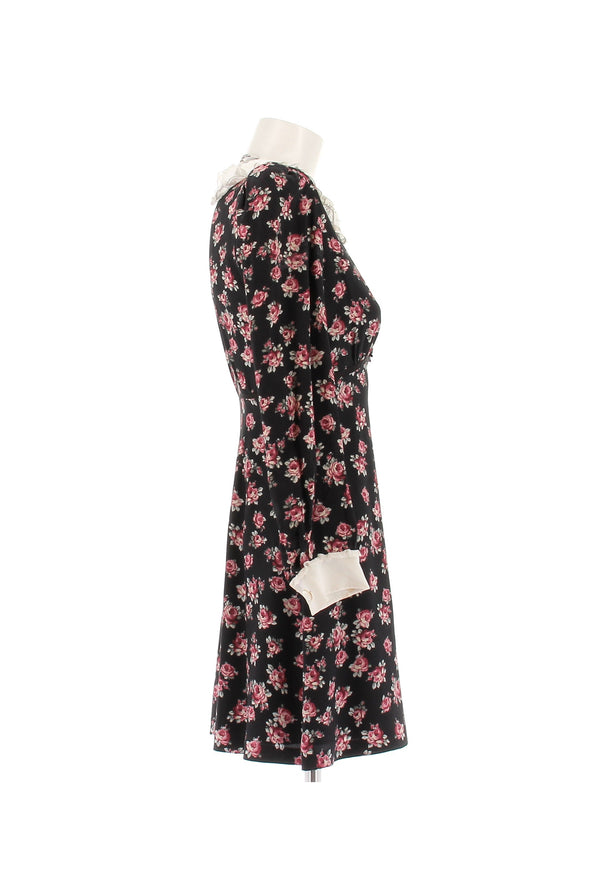 Robe noire imprimée fleurie