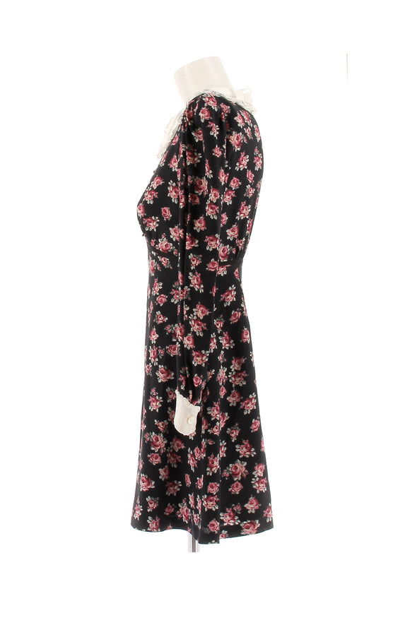 Robe noire imprimée fleurie