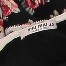 Robe noire imprimée fleurie
