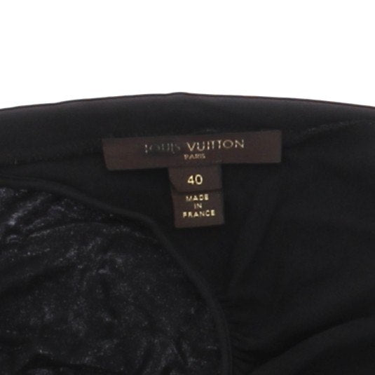 Robe noire en maille avec détails dorés LV