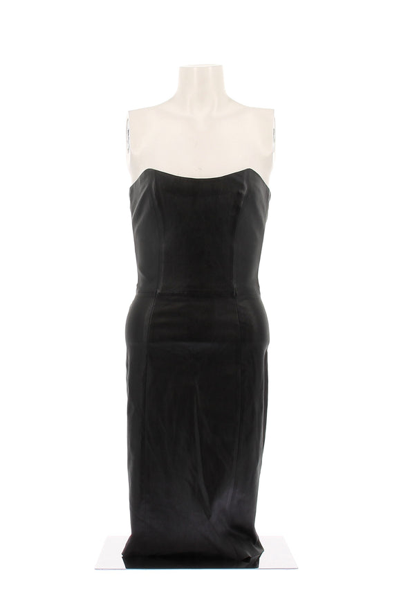 Robe noire en cuir