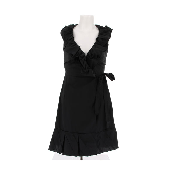 Robe noire en coton et volants au col