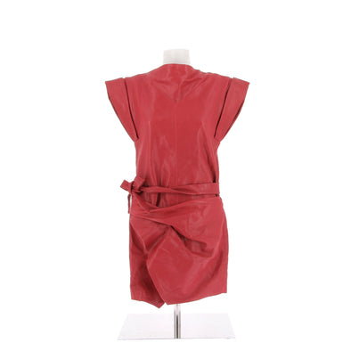 Robe en cuir rouge