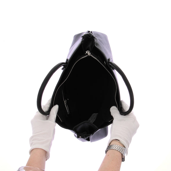 Sac à main en cuir noir