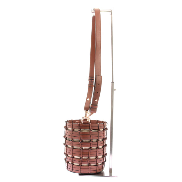 Sac sceau en cuir tressé