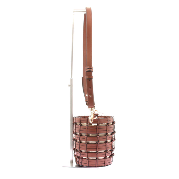 Sac sceau en cuir tressé
