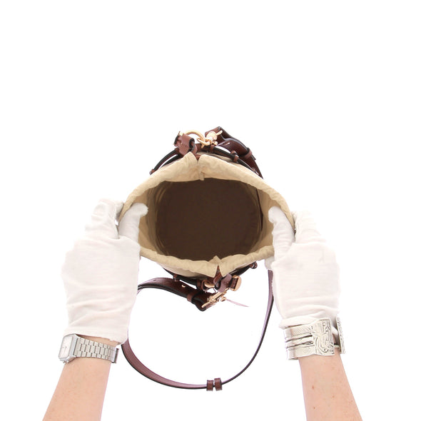 Sac sceau en cuir tressé