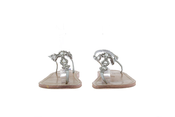 Sandales en cuir argenté orné de strass