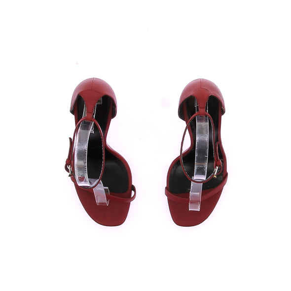 Sandales à talons rouges