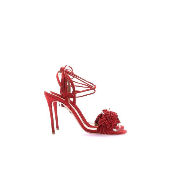 Sandales rouges à talons et franges