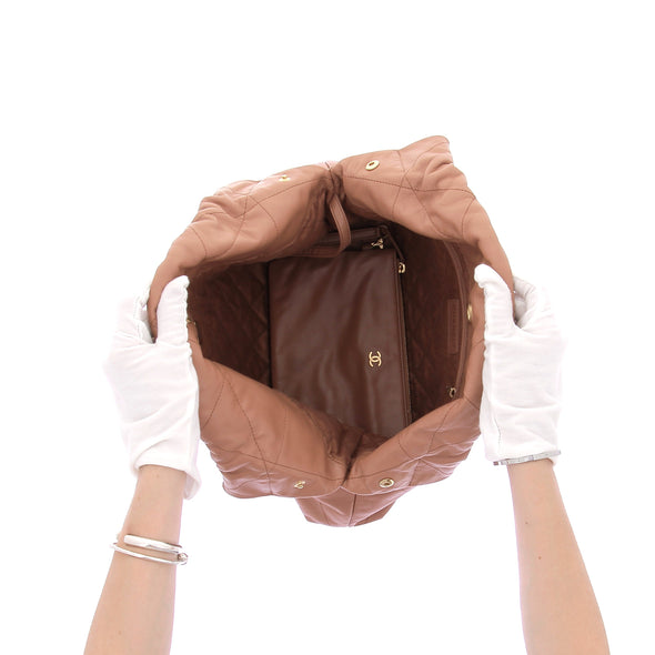 Sac porté épaule "Chanel 22"
